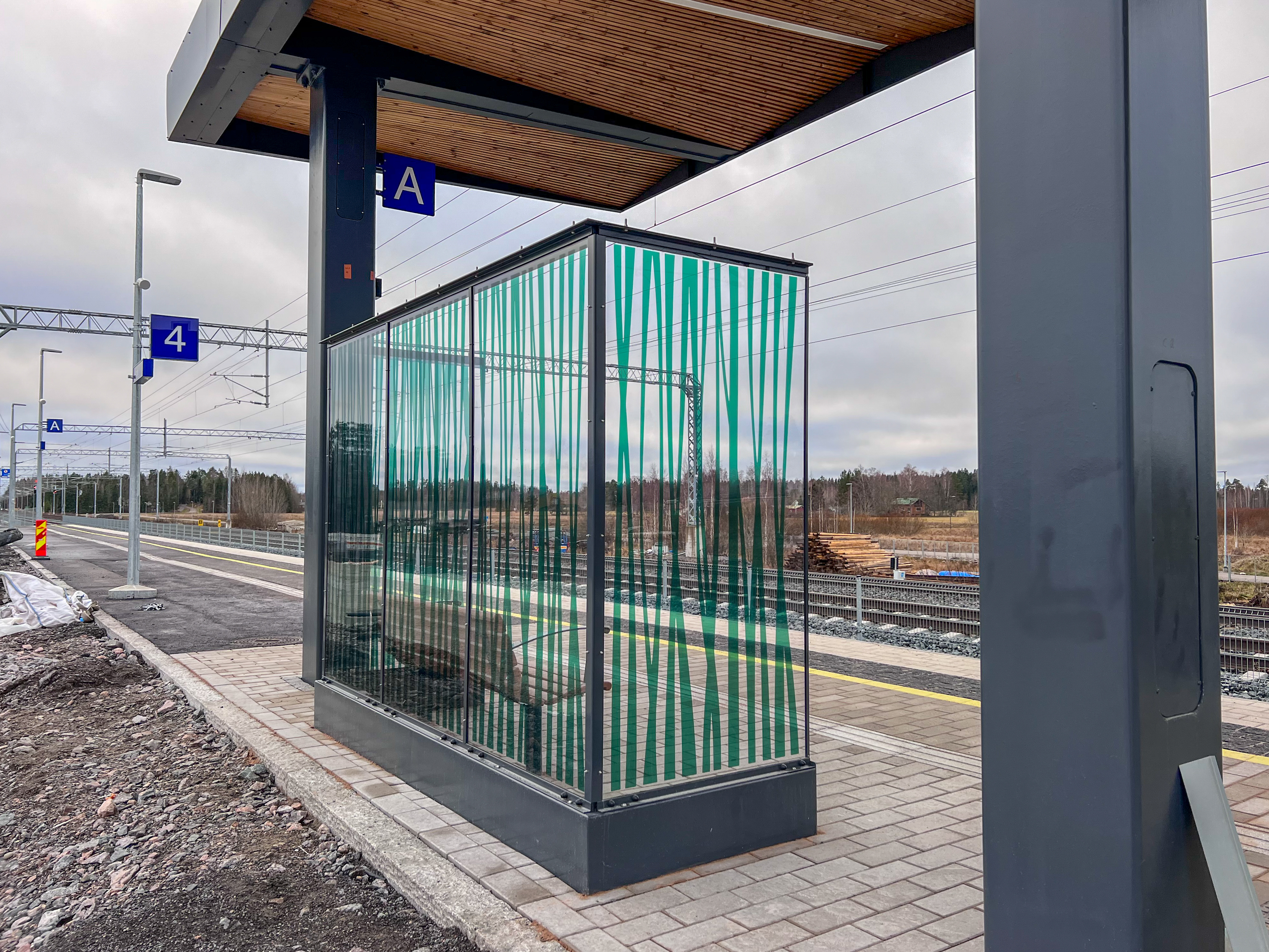 Kevyt ja kestävä Aikon-lasitus helpottaa työmaalla tehtävää asennusta