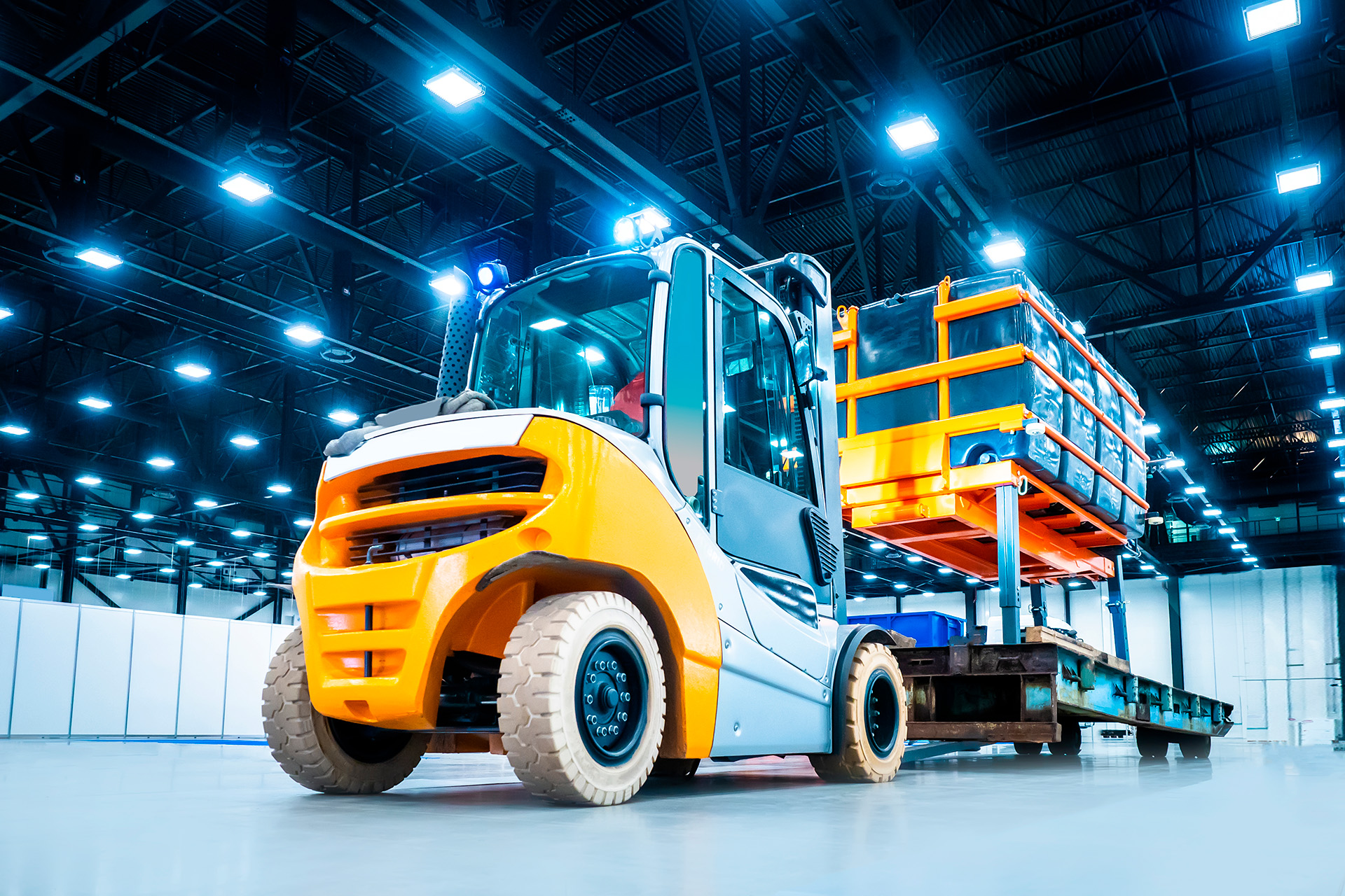 6 Reasons to Choose Aikon® Polycarbonate for Forklift Truck Glazing